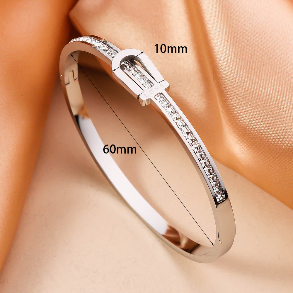 Everlasting Glow – Gold-Plated Charm Bracelet