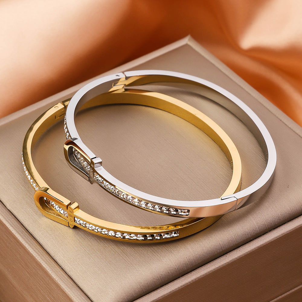 Everlasting Glow – Gold-Plated Charm Bracelet