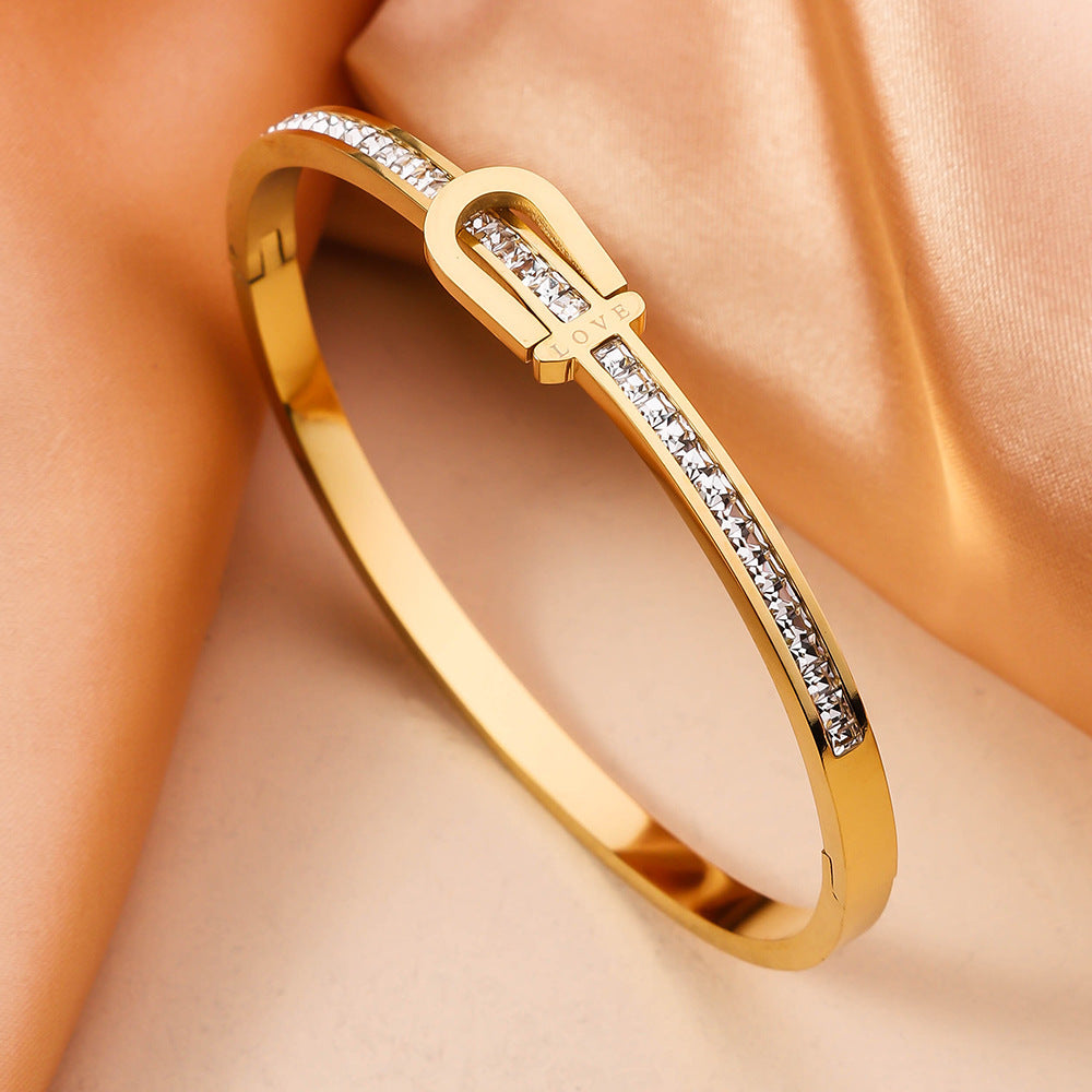 Everlasting Glow – Gold-Plated Charm Bracelet