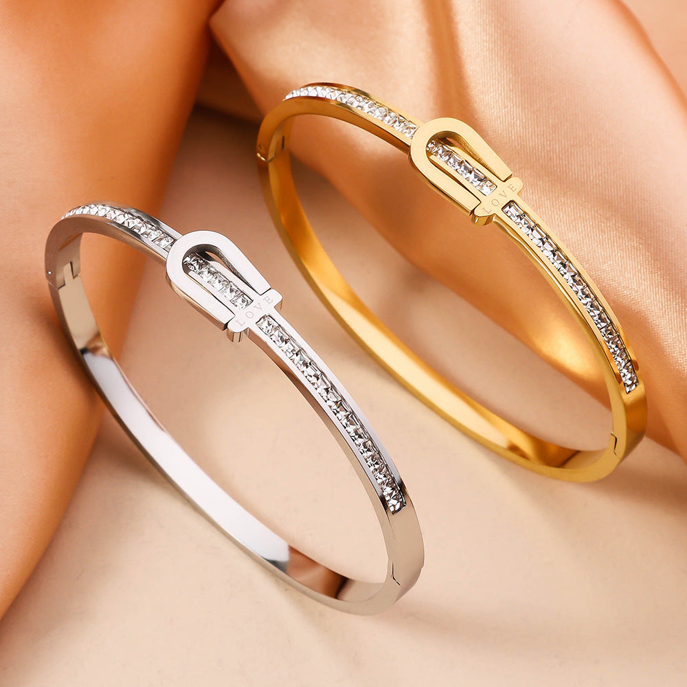 Everlasting Glow – Gold-Plated Charm Bracelet